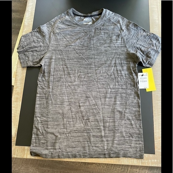 NWT - Men’s Zella Seamless Performance T-Shirt - Gray/Black -  Size L - Picture 3 of 4